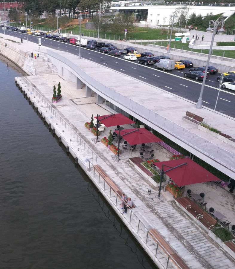 Набережная р. Москвы с причалом в парке «Зарядье»