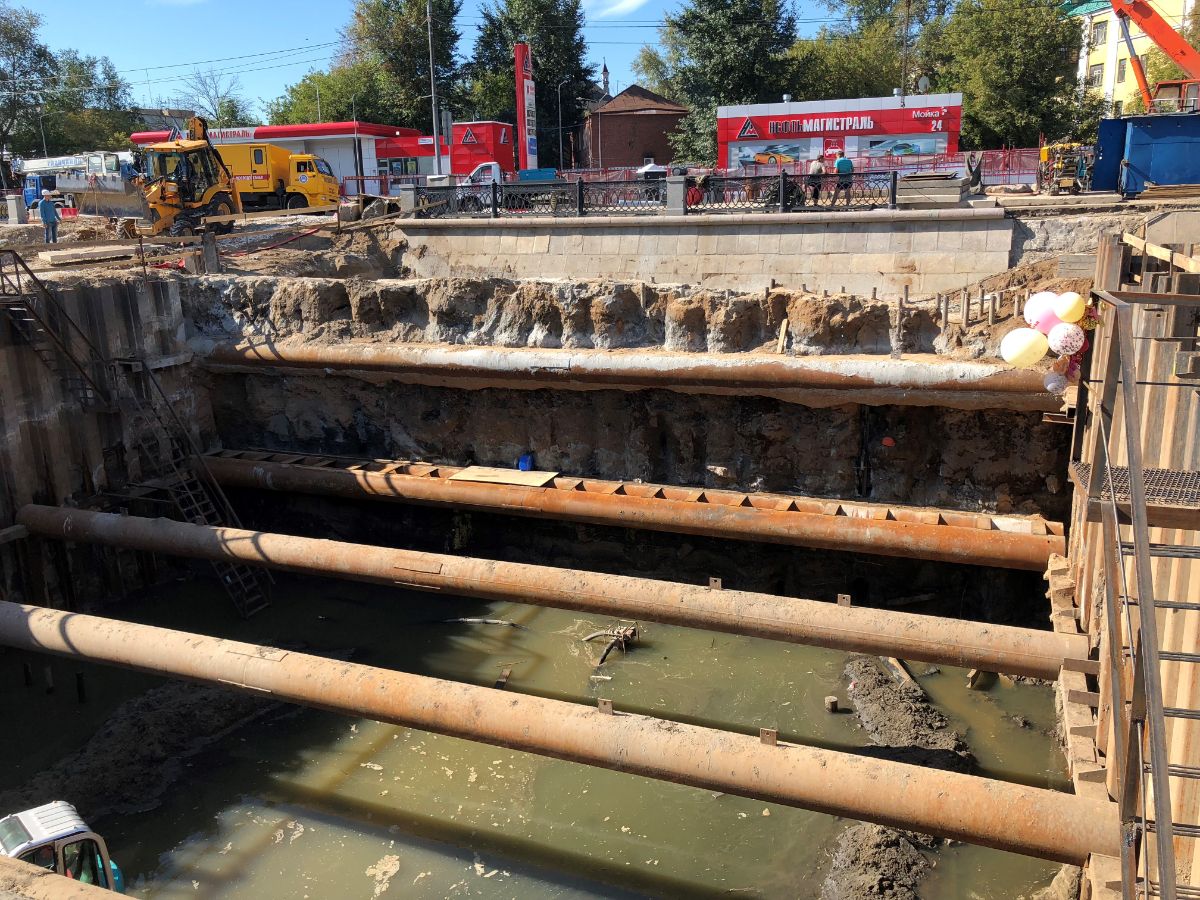 Ликвидация аварии на канализационных сетях в русле р. Москвы